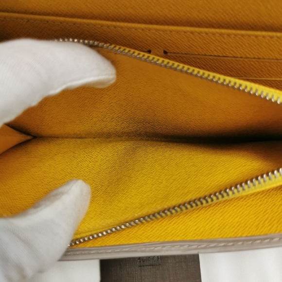 Authentic Louis Vuitton Epi Leather Sarah Wallet Two-Tone - Picture 9 of 15